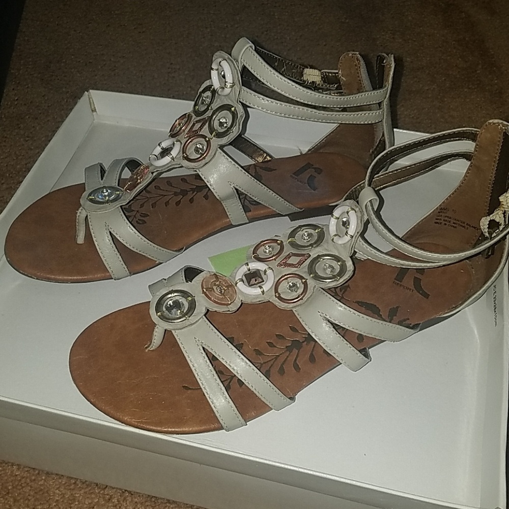 shoe - Picture 1 of 7